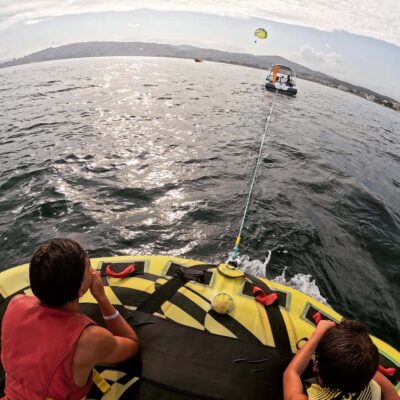 Bouées tractées dans la baie de Cannes – Mandelieu